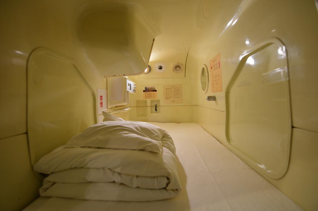 Capsule Inn Osaka Exteriör bild