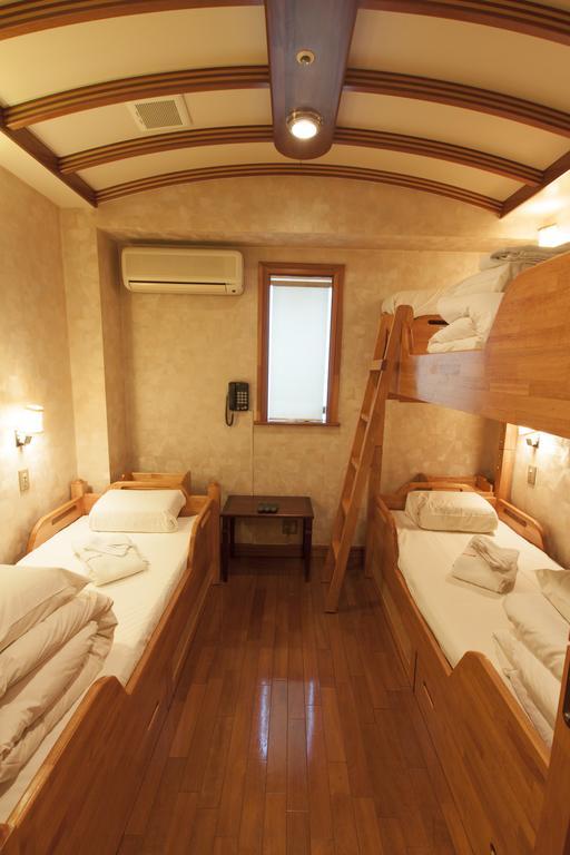 Capsule Inn Osaka Exteriör bild