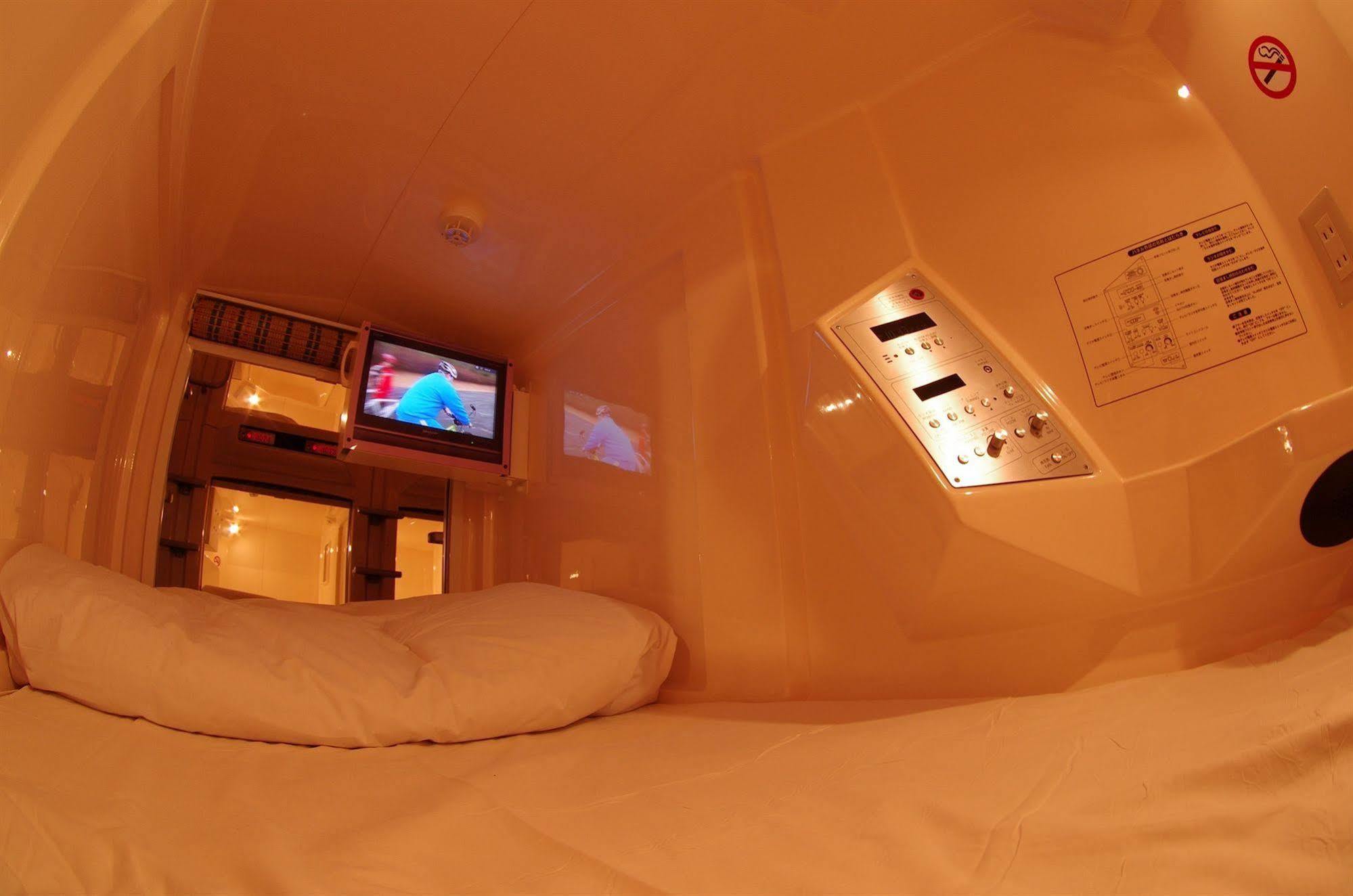 Capsule Inn Osaka Exteriör bild